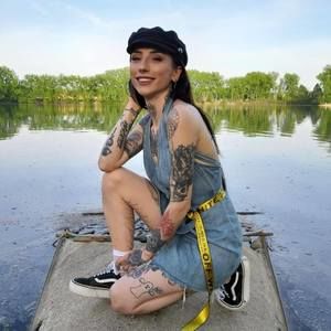 Meet your Posher, La luna leyla